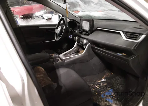 2021 Toyota Rav4 Le z USA, uszkodzony, nr VIN 2T3G1RFV8MC166384